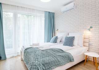 Апарт-отели Inpoint Smart Apartments Краков Two-Bedroom Apartment Two-Bedroom Apartment with Balcony and Park View-1